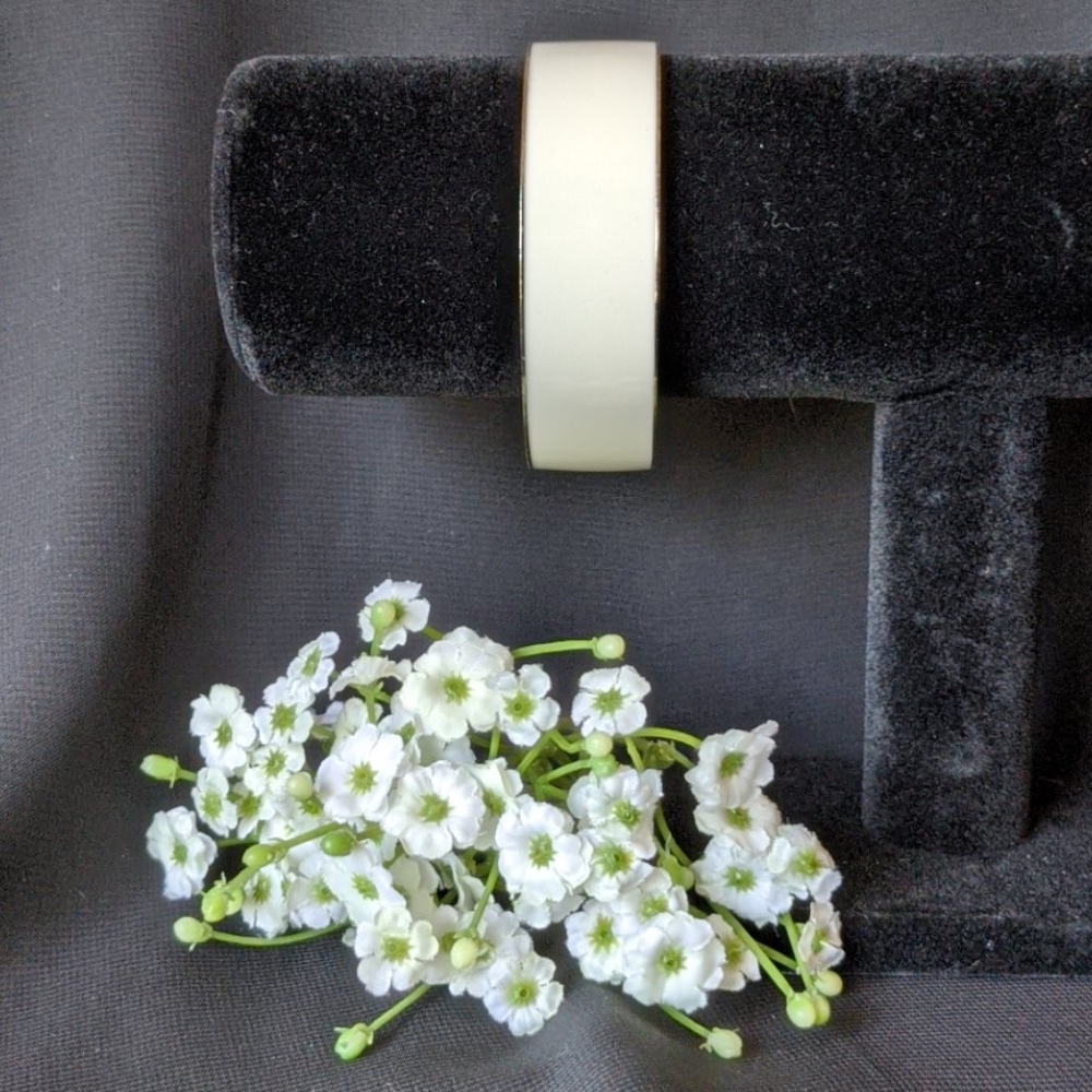 ANN TAYLOR WHITE BANGLE BRACELET